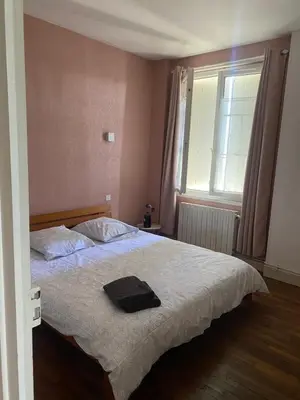 Un ou plusieurs lits dans un hébergement de l'établissement Maison typique Maillé