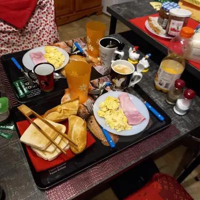 Nourriture dans le séjour chez l'habitant ou à proximité