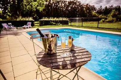 Piscine de l'établissement Château de la Grange Moreau ou située à proximité