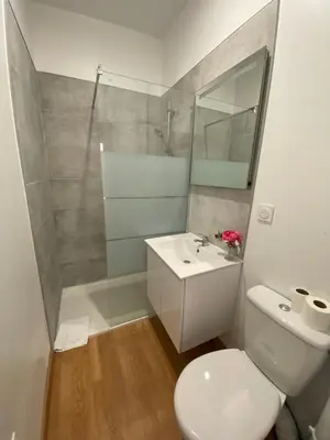 Salle de bains dans l'établissement Appartement 8pers à Vallères
