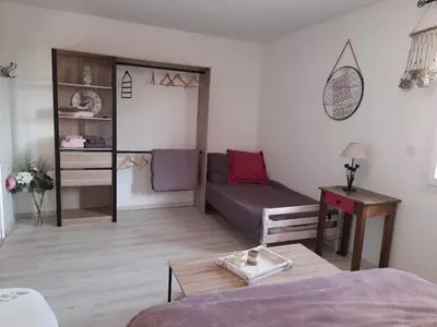 Coin salon dans l'établissement Gîte le relais du Mardelon