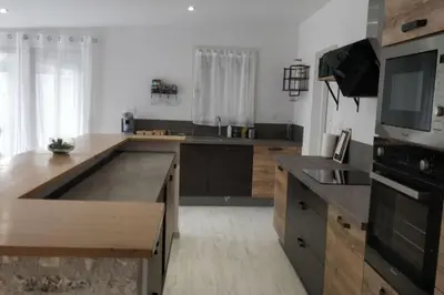 Cuisine ou kitchenette dans l'établissement Gîte le relais du Mardelon