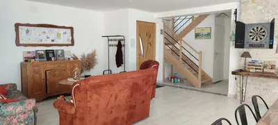 Coin salon dans l'établissement Gîte le relais du Mardelon