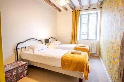 Un ou plusieurs lits dans un hébergement de l'établissement Maison paradisiaque avec piscine