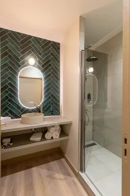 Salle de bains dans l'établissement Domaine de la Courbe Hôtel & Spa
