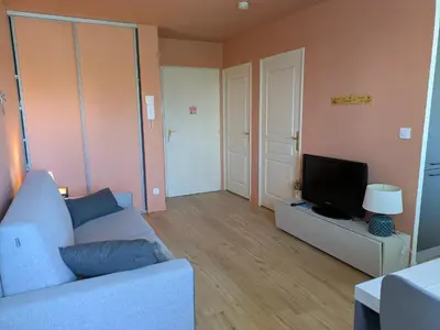 Télévision ou salle de divertissement dans l'établissement Studios TOUT INCLUS - Calme avec proximité du Centre Ville