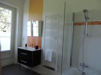 Salle de bains dans l'établissement Cèdre et Charme