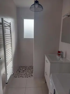 Salle de bains dans l'établissement Clair de Lune