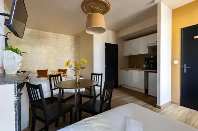 Cuisine ou kitchenette dans l'établissement L'Authentic