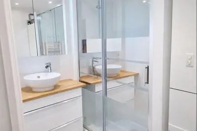 Salle de bains dans l'établissement Appartement lumineux 180 m2 - 4 chambres -Hypercentre - proximité tramway