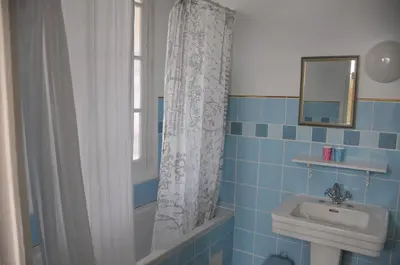 Salle de bains dans l'établissement LA Terrasse façon Giverny - GITE 2 personnes -