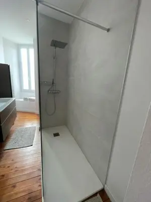 Salle de bains dans l'établissement maison 15 mins du Mans