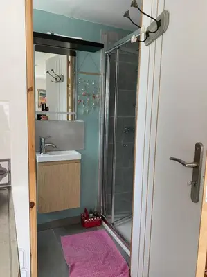 Salle de bains dans l'établissement Maison d’hôtes accès piscine
