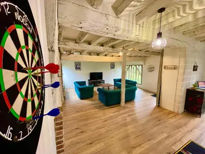 Coin salon dans l'établissement villa festive HOMAZING piscine privée 2h de Paris