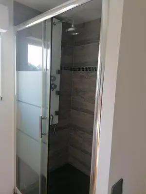 Salle de bains dans l'établissement Appartement indépendant, parking privé, 600m du circuit