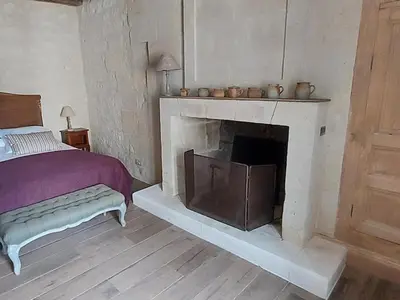 Un ou plusieurs lits dans un hébergement de l'établissement Gîte de charme avec jardin au cœur des châteaux, WiFi, parking inclus - FR-1-381-543