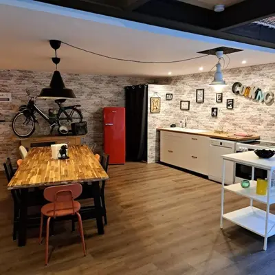 Cuisine ou kitchenette dans l'établissement L'Atelier Gîte-Loft 6/8 pers