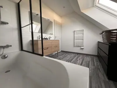 Salle de bains dans l'établissement Maison chaleureuse tout confort
