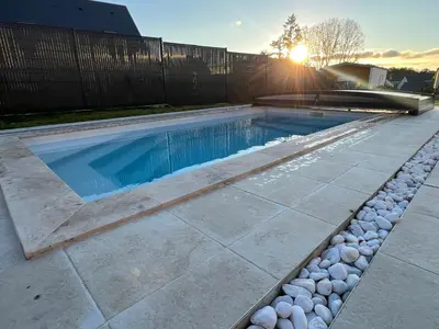 Piscine de l'établissement Maison chaleureuse tout confort ou située à proximité