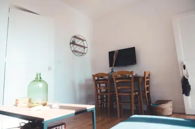 Télévision ou salle de divertissement dans l'établissement Le Gamay Appartement 6 personnes
