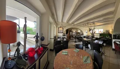 Coin salon dans l'établissement Relais Henri IV