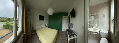 Télévision ou salle de divertissement dans l'établissement Relais Henri IV