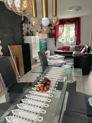 Coin salon dans l'établissement Maison chaleureuse avec barbecue quartier calme