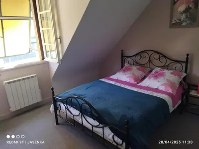 Un ou plusieurs lits dans un hébergement de l'établissement Studio chaleureux à Saint-Barthélemy-d'Anjou de 27 m² + jardin