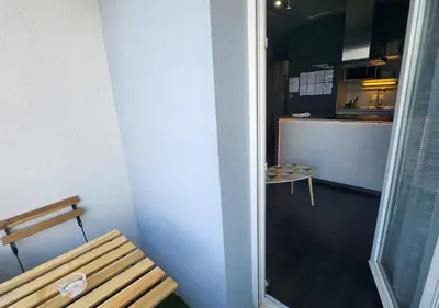 Cuisine ou kitchenette dans l'établissement 'Les Tropiques' - Parking privé - Balcon - Tout confort