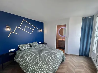 Un ou plusieurs lits dans un hébergement de l'établissement Appartement T2 proche des prébendes