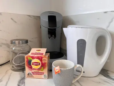 Plateau bouilloire dans l'établissement Appartement T2 proche des prébendes