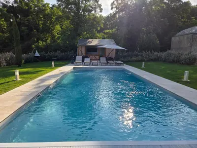 Piscine de l'établissement Logement au clos des Fuselières. ou située à proximité