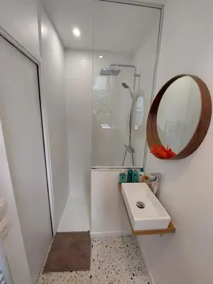 Salle de bains dans l'établissement BULLE DE MIEL