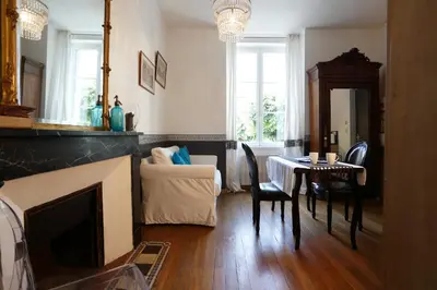 Coin salon dans l'établissement Nature & Chateaux