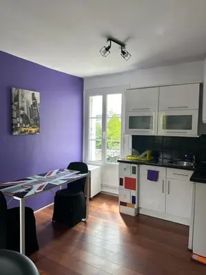 Cuisine ou kitchenette dans l'établissement L’Escale: Appartement complet