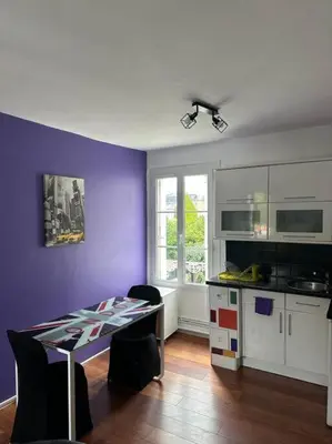 Cuisine ou kitchenette dans l'établissement L’Escale: Appartement complet