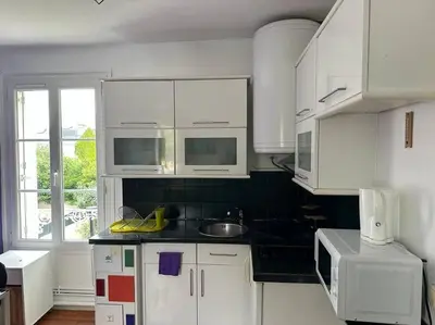 Cuisine ou kitchenette dans l'établissement L’Escale: Appartement complet