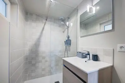 Salle de bains dans l'établissement Maison des Sources Touraine -SPA-