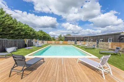 Piscine de l'établissement La Maison du Bois Brûlé 2 - Avec piscine partagée ou située à proximité