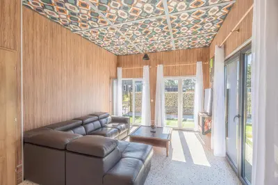 Coin salon dans l'établissement La Maison du Bois Brûlé 1 - Avec piscine partagée