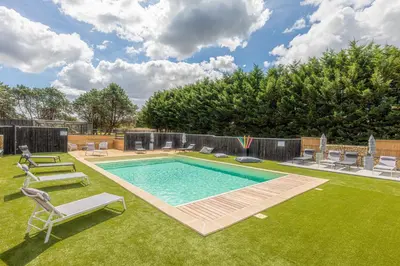 Piscine de l'établissement La Maison du Bois Brûlé 3 - Avec piscine partagée ou située à proximité
