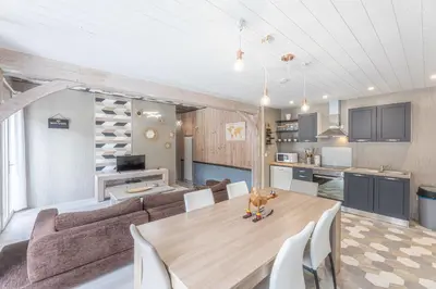 Cuisine ou kitchenette dans l'établissement La Maison du Bois Brûlé 3 - Avec piscine partagée