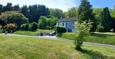 Jardin de l'établissement Gîte Du Bas Bagneux, 7 kms du Zoo de Beauval - parking gratuit