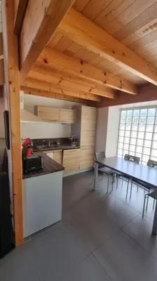 Cuisine ou kitchenette dans l'établissement Maison à l'Orée des bois