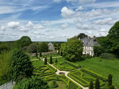 Jardin de l'établissement Chambres d'hôtes La Massonnière avec grand jardin - idéal familles, groupes et séjour nature - Sarthe