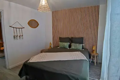 Un ou plusieurs lits dans un hébergement de l'établissement Le Joli’Mans, appartement refait à neuf, entièrement équipé, pour 2 personnes, proche quartier historique et centre
