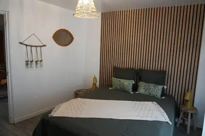 Un ou plusieurs lits dans un hébergement de l'établissement Le Joli’Mans, appartement refait à neuf, entièrement équipé, pour 2 personnes, proche quartier historique et centre
