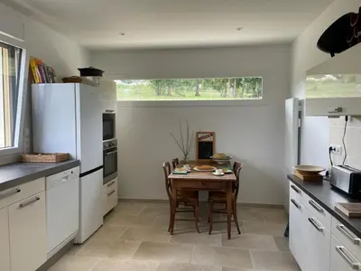 Cuisine ou kitchenette dans l'établissement Gîte La Coulée des Robins
