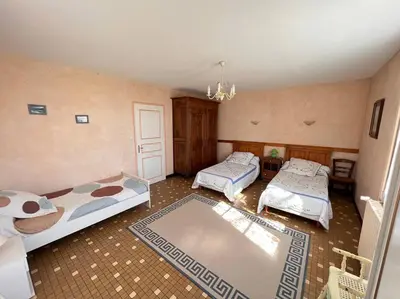 Un ou plusieurs lits dans un hébergement de l'établissement Le Gîte des Marronniers - location 3* avec piscine