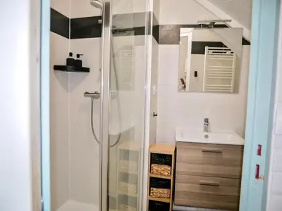 Salle de bains dans l'établissement Nicolas en Vienne - Cosy, Confortable, Tout équipé